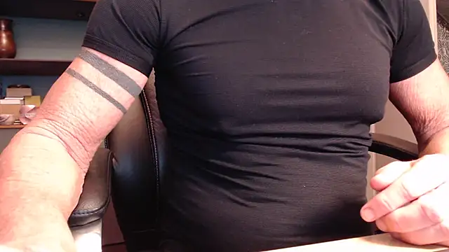 Snapshot of munichrubber chatting on 11/09/25, 04:16 munichrubber online show from 11/09/25, 04:16