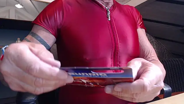 Snapshot of munichrubber chatting on 04/11/26, 02:05 munichrubber online show from 04/11/26, 02:05