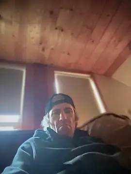 Snapshot of 6poundtown9 chatting on 03/12/26, 05:52 6poundtown9 online show from 03/12/26, 05:52