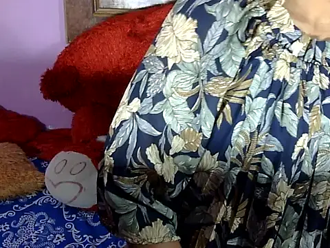 Snapshot of priya_patel chatting on 11/19/25, 05:07 priya patel online show from 11/19/25, 05:07