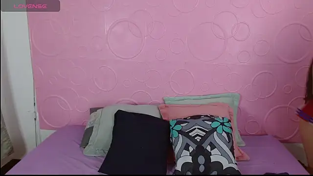 Snapshot of tatis_celis chatting on 03/17/25, 01:50 tatis celis online show from 03/17/25, 01:50