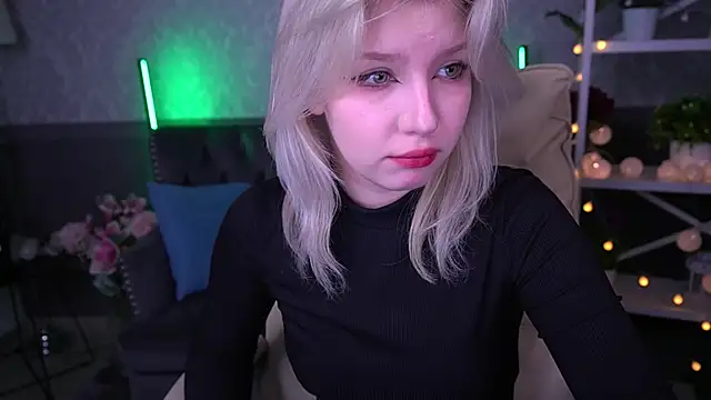 Snapshot of SelenaIris chatting on 03/18/25, 12:47 SelenaIris online show from 03/18/25, 12:47