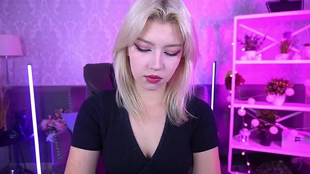 Snapshot of SelenaIris chatting on 09/15/25, 06:13 SelenaIris online show from 09/15/25, 06:13