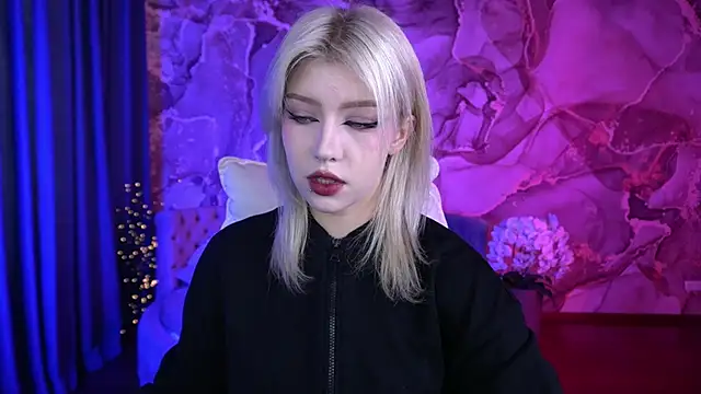 Snapshot of SelenaIris chatting on 09/27/25, 06:29 SelenaIris online show from 09/27/25, 06:29