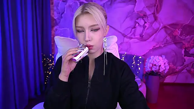 Snapshot of SelenaIris chatting on 10/03/25, 06:21 SelenaIris online show from 10/03/25, 06:21