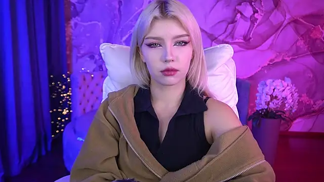 Snapshot of SelenaIris chatting on 10/11/25, 07:29 SelenaIris online show from 10/11/25, 07:29