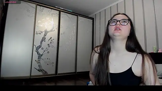 MiraLuccian online show from 03/17/25, 05:49