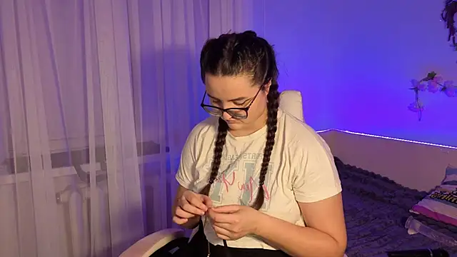 MiraLuccian online show from 09/21/25, 07:59