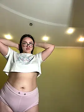 MiraLuccian online show from 10/12/25, 08:08