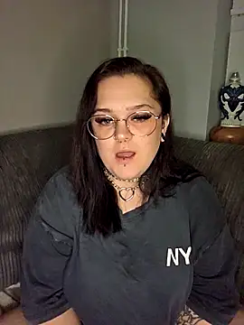 Saucy-Serenity online show from 10/16/25, 07:26