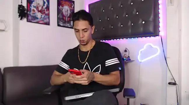 Snapshot of Monkey_uchiha777 chatting on 03/13/25, 02:44 Monkey uchiha777 online show from 03/13/25, 02:44