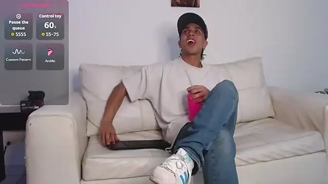 Snapshot of Monkey_uchiha777 chatting on 02/17/26, 01:02 Monkey uchiha777 online show from 02/17/26, 01:02