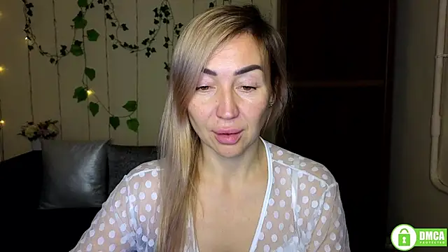 Kiss julli88I online show from 12/04/25, 06:27