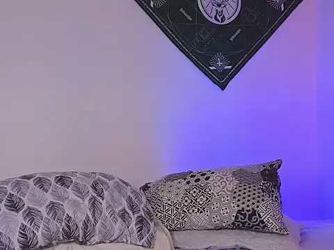 samevansx  online show from 10/24/25, 02:35