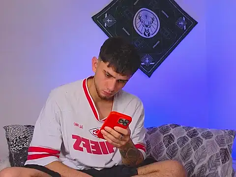 samevansx  online show from 11/16/25, 06:02