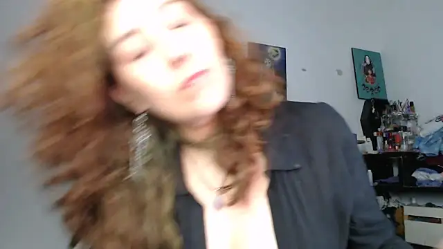 Snapshot of Luz_delunaa chatting on 04/01/26, 04:02 Luz delunaa online show from 04/01/26, 04:02