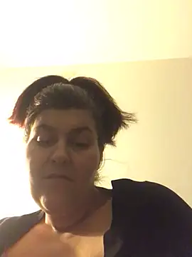 Curvy-Essex-Milf online show from 03/23/25, 03:54