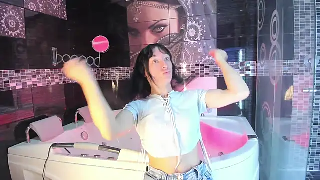 Small Hot19 online show from 10/08/25, 11:19