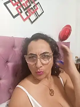 Snapshot of AlessandraLeroy chatting on 04/18/26, 02:26 AlessandraLeroy online show from 04/18/26, 02:26