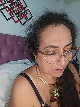 Snapshot of AlessandraLeroy chatting on 05/19/26, 02:07 AlessandraLeroy online show from 05/19/26, 02:07