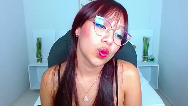 Snapshot of sharon_rosse__ chatting on 03/18/25, 03:31 sharon rosse   online show from 03/18/25, 03:31