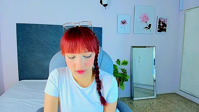 Snapshot of sharon_rosse__ chatting on 10/08/25, 12:14 sharon rosse   online show from 10/08/25, 12:14