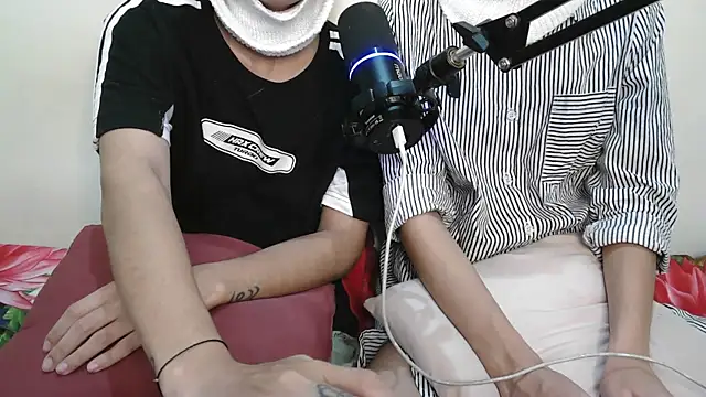 Snapshot of NaughtyThrouple007 chatting on 09/14/25, 06:07 NaughtyThrouple007 online show from 09/14/25, 06:07