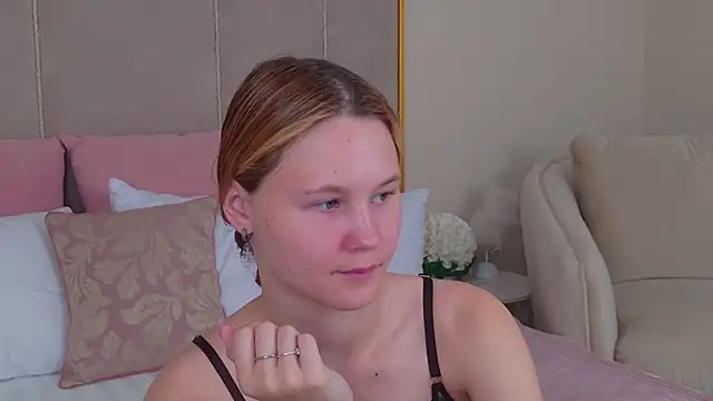 Snapshot of AmeliRoyse chatting on 06/17/26, 05:25 AmeliRoyse online show from 06/17/26, 05:25