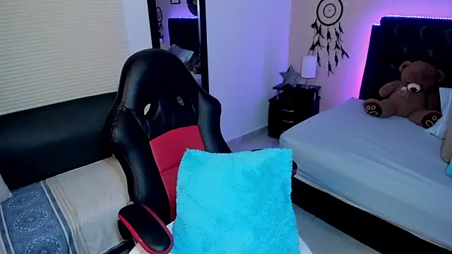 Snapshot of _Lilly_miller chatting on 03/10/26, 07:19 Lilly miller online show from 03/10/26, 07:19