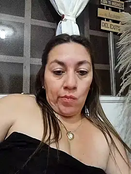 Snapshot of Luna-nevada chatting on 10/11/25, 02:33 Luna-nevada online show from 10/11/25, 02:33
