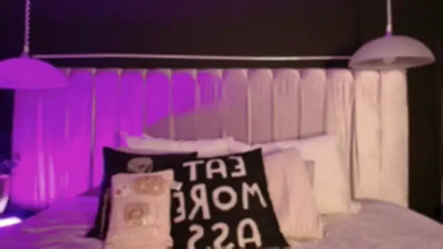 Zhally Dee online show from 09/17/25, 07:48