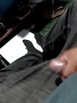 Snapshot of kevinkale chatting on 04/14/26, 02:28 kevinkale online show from 04/14/26, 02:28