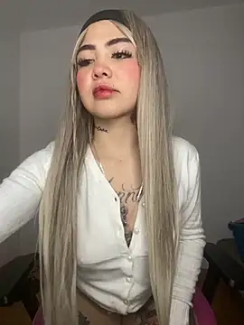 Snapshot of Mia_cullen_ chatting on 10/11/25, 01:38 Mia cullen online show from 10/11/25, 01:38