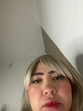 Snapshot of Mia_cullen_ chatting on 10/25/25, 02:19 Mia cullen online show from 10/25/25, 02:19