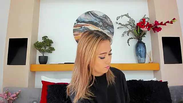 Snapshot of AzuraWave chatting on 03/20/25, 07:46 AzuraWave online show from 03/20/25, 07:46