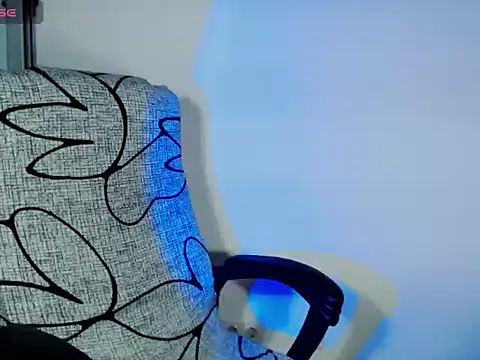 Snapshot of Hannah_Kiim chatting on 09/17/25, 05:03 Hannah Kiim online show from 09/17/25, 05:03