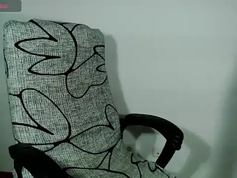 Snapshot of Hannah_Kiim chatting on 11/05/25, 10:10 Hannah Kiim online show from 11/05/25, 10:10