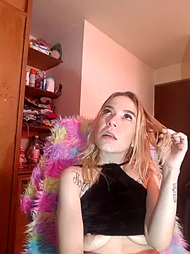 sara crushx online show from 09/28/25, 03:06