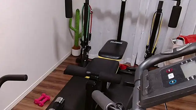 Snapshot of Stretch-man chatting on 04/15/26, 07:10 Stretch-man online show from 04/15/26, 07:10