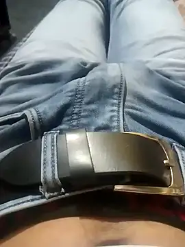 Snapshot of Villagecouple143 chatting on 03/06/25, 04:07 Villagecouple143 online show from 03/06/25, 04:07