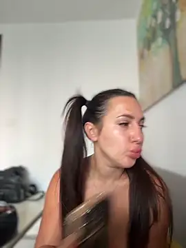 Snapshot of AleksandraRich chatting on 02/04/26, 02:06 AleksandraRich online show from 02/04/26, 02:06