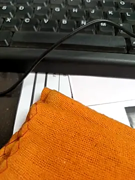 Snapshot of himvilohi08 chatting on 10/31/25, 11:11 himvilohi08 online show from 10/31/25, 11:11