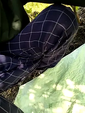 Snapshot of himvilohi08 chatting on 11/13/25, 03:27 himvilohi08 online show from 11/13/25, 03:27