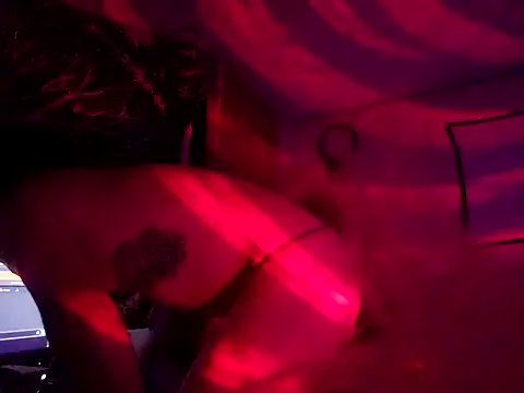 Snapshot of CREAMPlES chatting on 12/21/25, 05:36 CREAMPlES online show from 12/21/25, 05:36