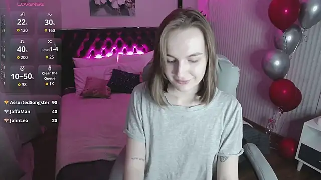 Snapshot of _Vikky_Moon_ chatting on 03/09/25, 04:16 Vikky Moon online show from 03/09/25, 04:16