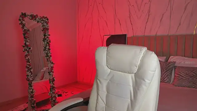 Snapshot of _Vikky_Moon_ chatting on 11/29/25, 12:57 Vikky Moon online show from 11/29/25, 12:57