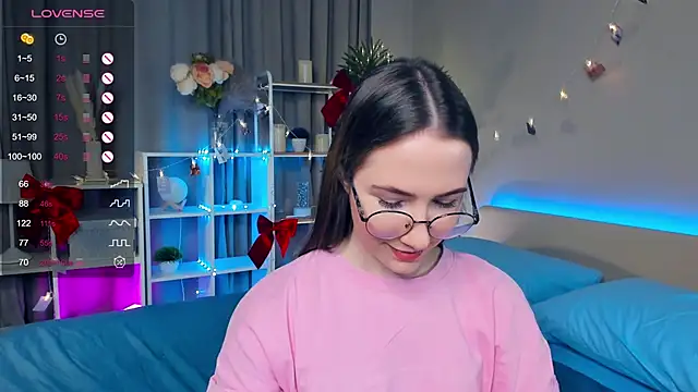 Kira mindnes online show from 03/20/25, 07:57