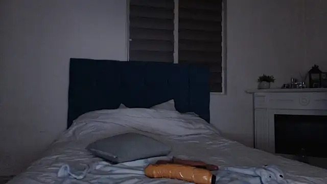 ElssaRush online show from 10/17/25, 04:09