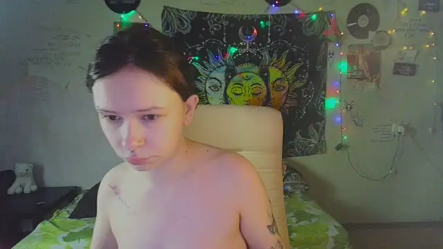 Snapshot of Lil_foxxx chatting on 03/07/26, 04:53 Lil foxxx online show from 03/07/26, 04:53