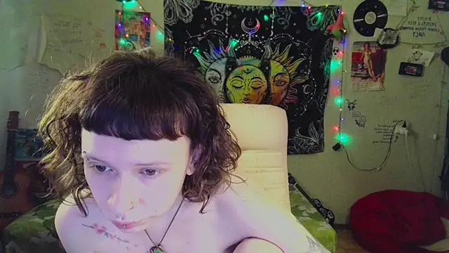 Snapshot of Lil_foxxx chatting on 06/22/26, 09:39 Lil foxxx online show from 06/22/26, 09:39